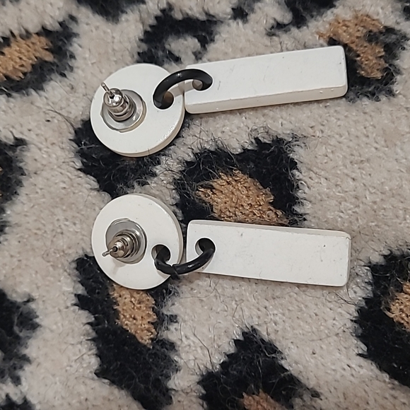 White and Black Wooden Retro vintage Earings - Picture 2 of 2